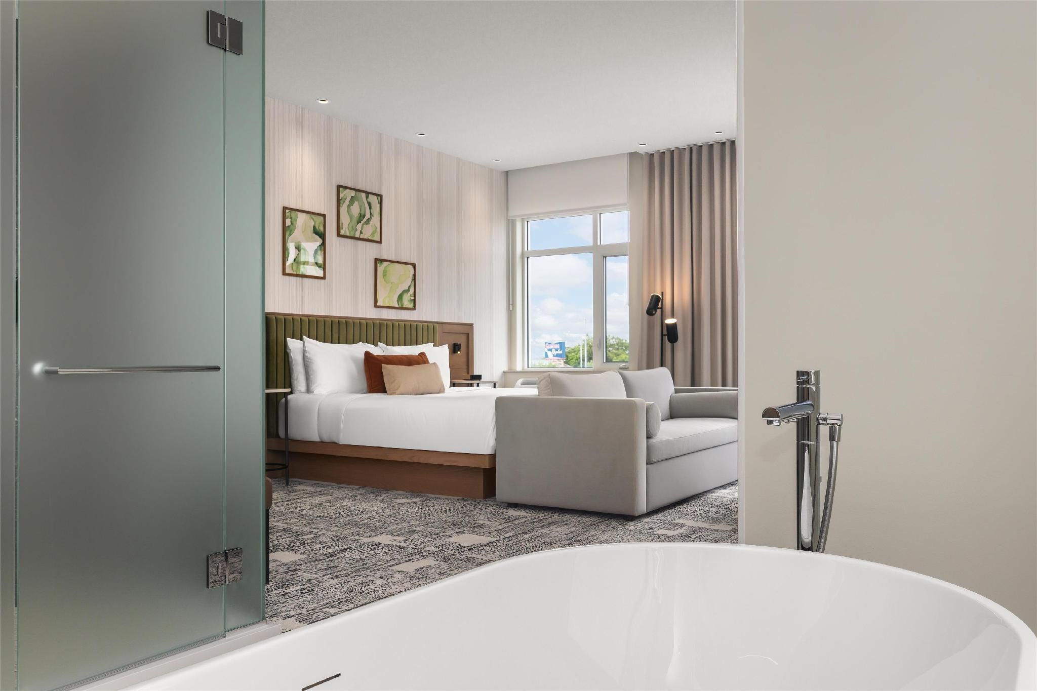 1 KING BED DELUXE SOFABED