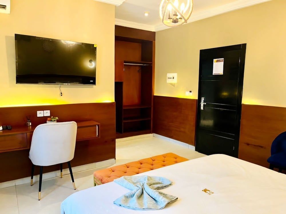 Hotel De L'Air Executive Double Room, City View 4