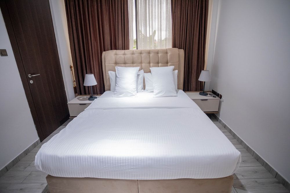 Veronique Heights Classic Apartment