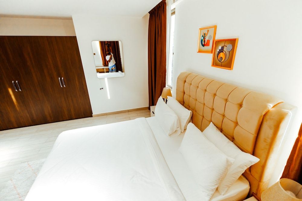 Veronique Heights Grand Apartment 2