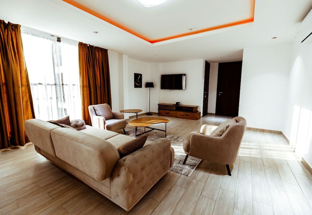 Veronique Heights Grand Apartment 3