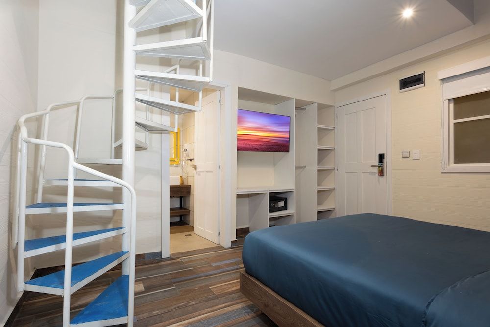 Prixma Hotel Quadruple Room 11