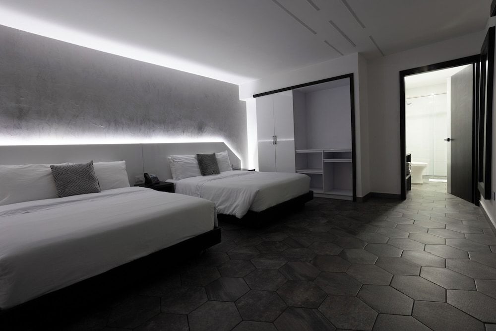 Prixma Hotel Quadruple Room 7