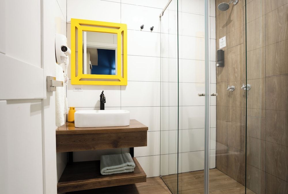 Prixma Hotel Quadruple Room 8