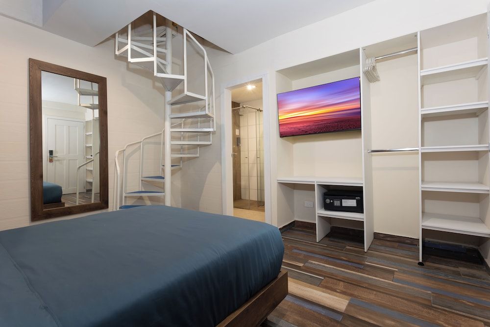 Prixma Hotel Quadruple Room 4