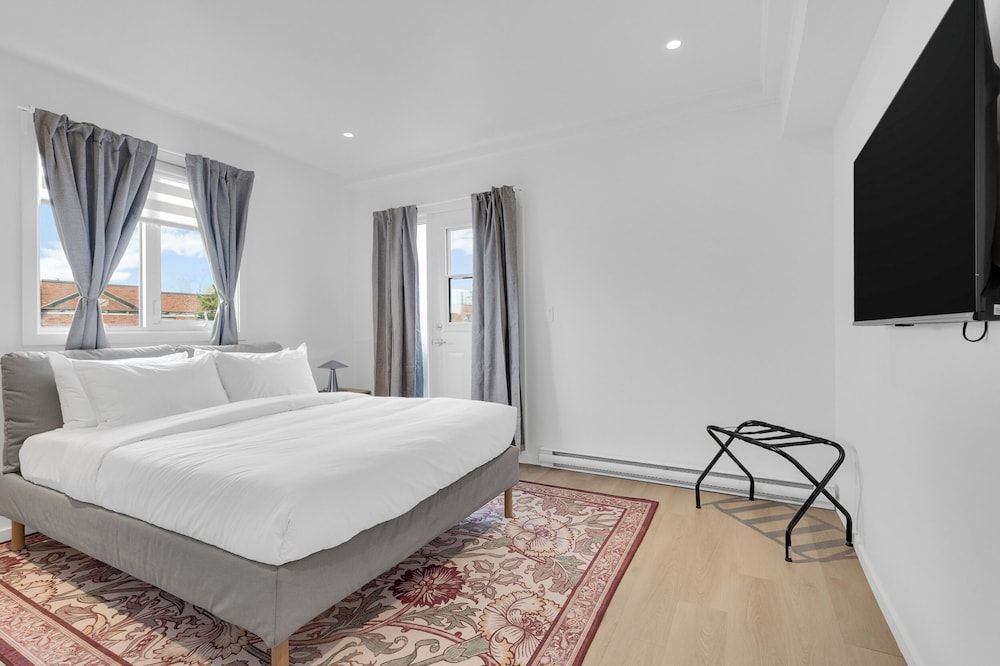 Le Victoria MidTown Montreal