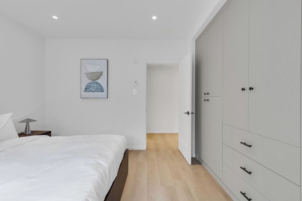 Le Victoria MidTown Montreal Deluxe Condo, Balcony 6