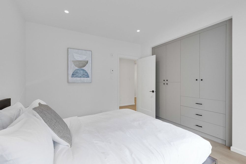 Le Victoria MidTown Montreal Deluxe Condo, Balcony 5