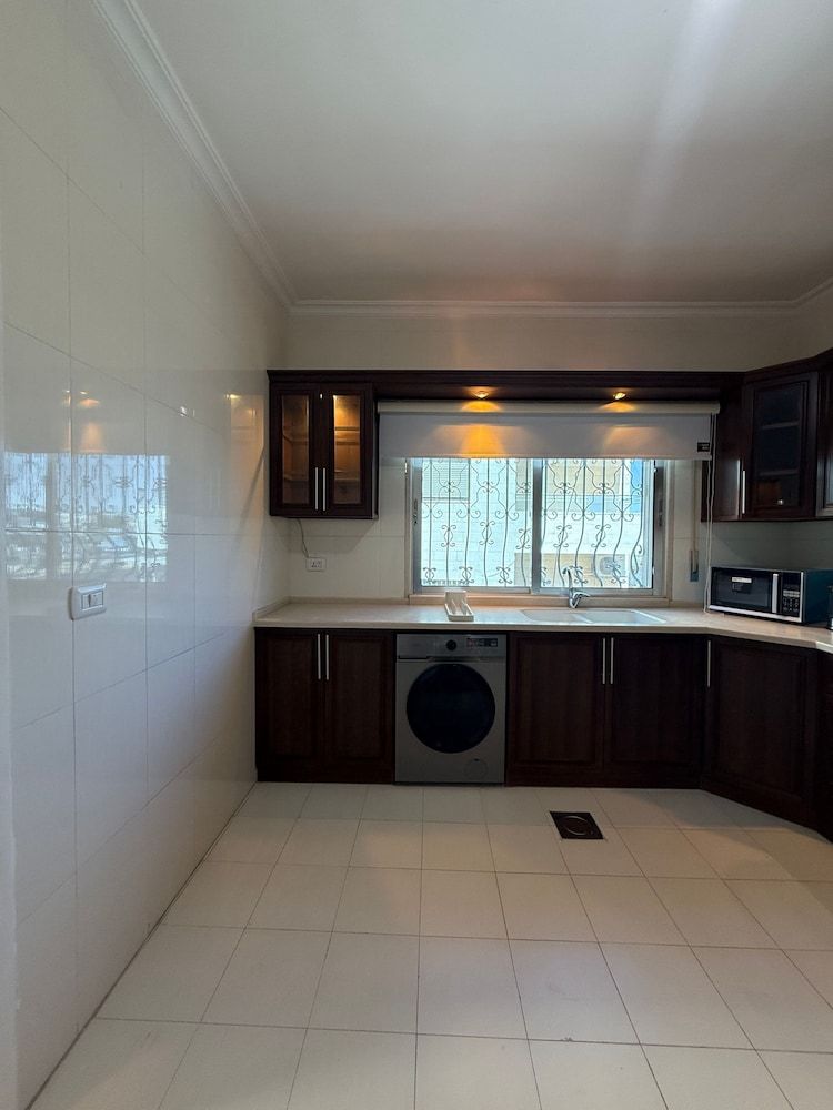 3bedroom Aprt of 200sqm Near Movenpick Hotel Amman Apartment, 3 Bedrooms, Accessible, Smoking 16