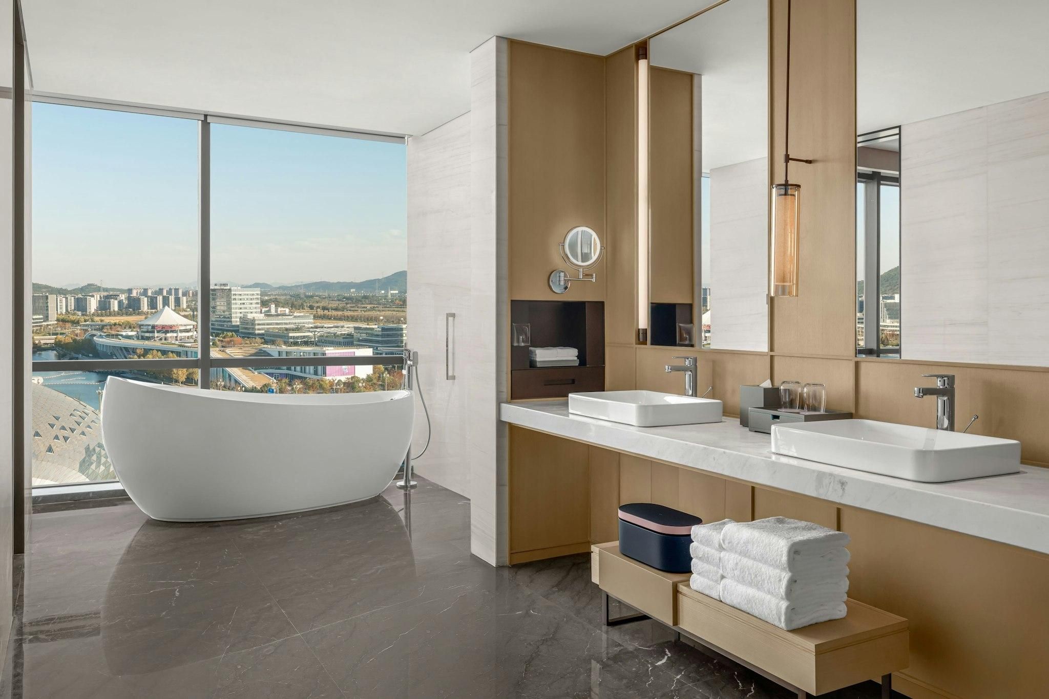 Deqing Marriott Hotel Ambassador Suite, Suite, 1 King, Ferris wheel view 2