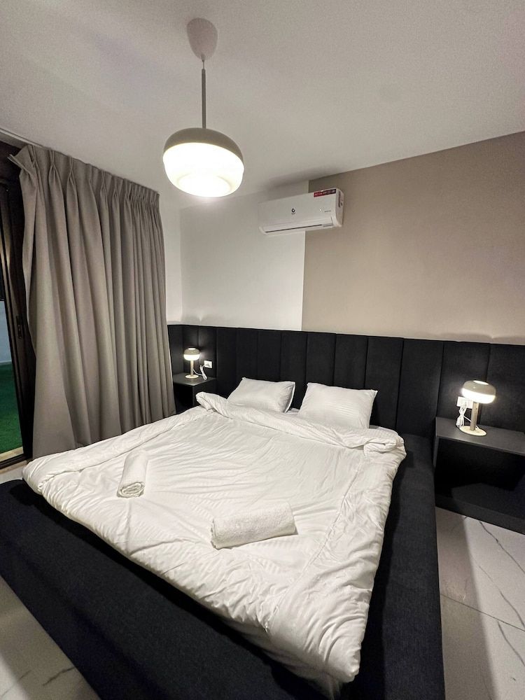 Stylish Luxe Apartment Fr 0003 Apartment, 1 Bedroom, Accessible, Smoking 2