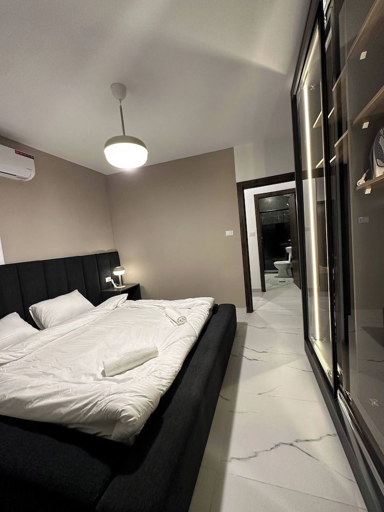 Stylish Luxe Apartment Fr 0003 Apartment, 1 Bedroom, Accessible, Smoking 3