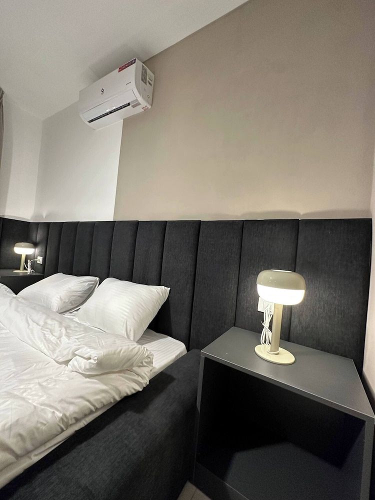 Stylish Luxe Apartment Fr 0003 Apartment, 1 Bedroom, Accessible, Smoking 4