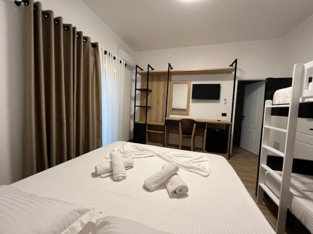 Green Garden Villa Quadruple Room, Garden View