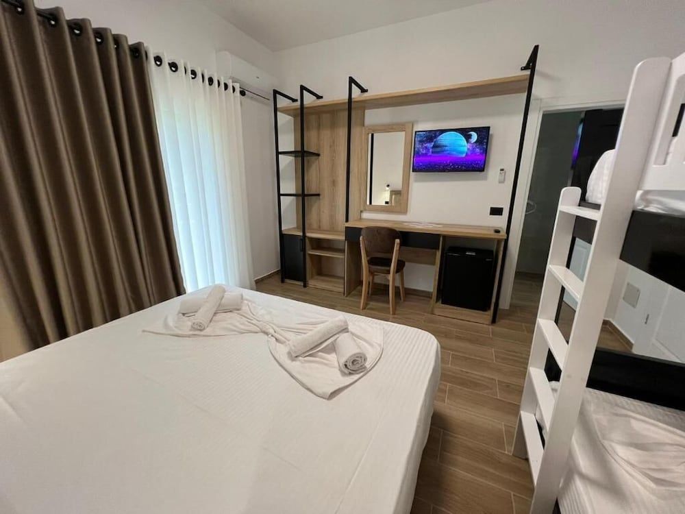 Green Garden Villa Quadruple Room, Garden View 6