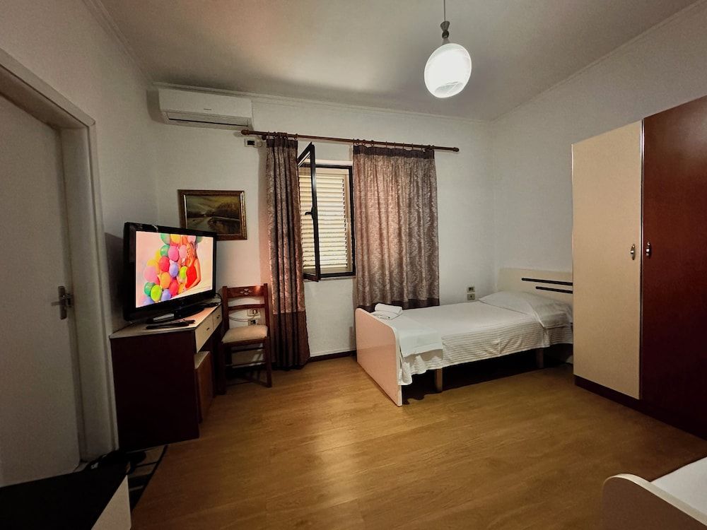 Grand House Classic Twin Room, Garden View 7