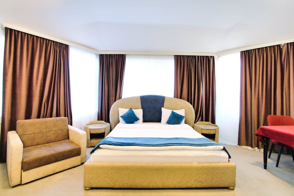 Sunday Hotel Luxury Room 2