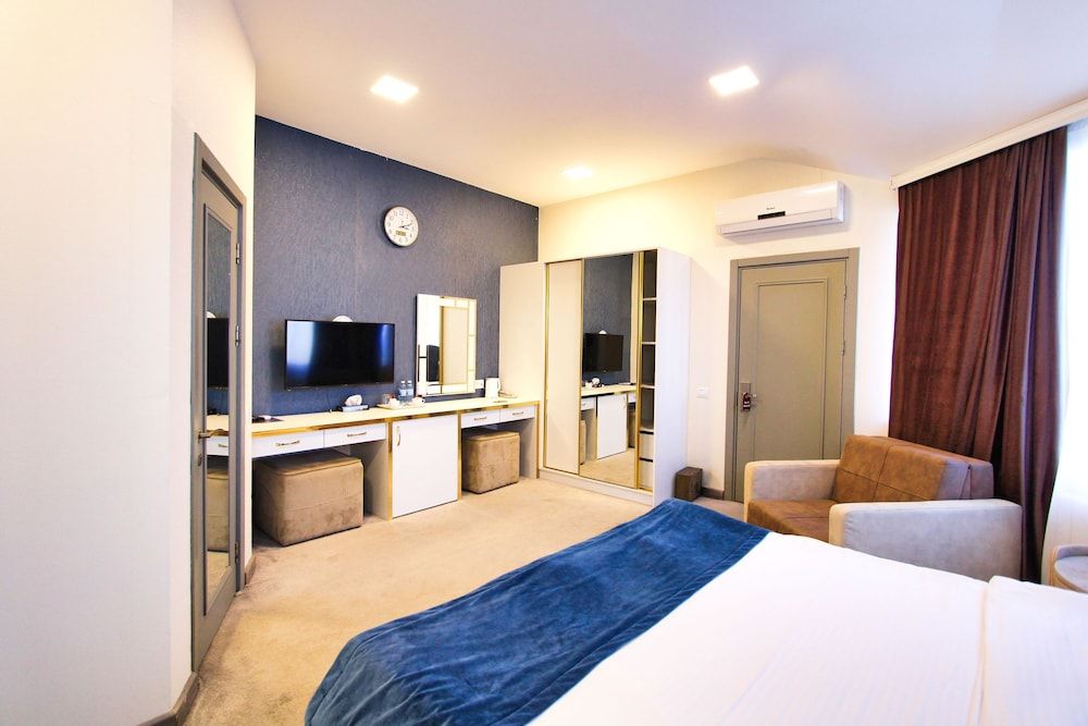 Sunday Hotel Luxury Room 3