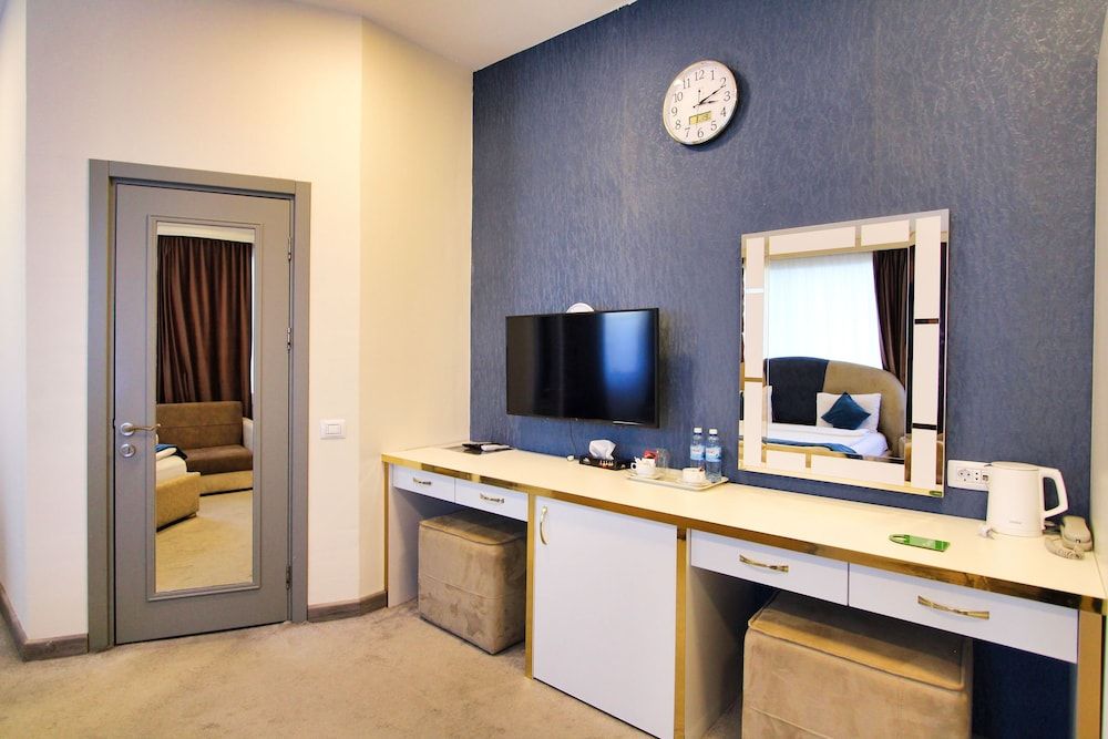 Sunday Hotel Deluxe Room, City View 11