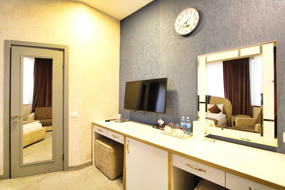 Sunday Hotel Luxury Room 12