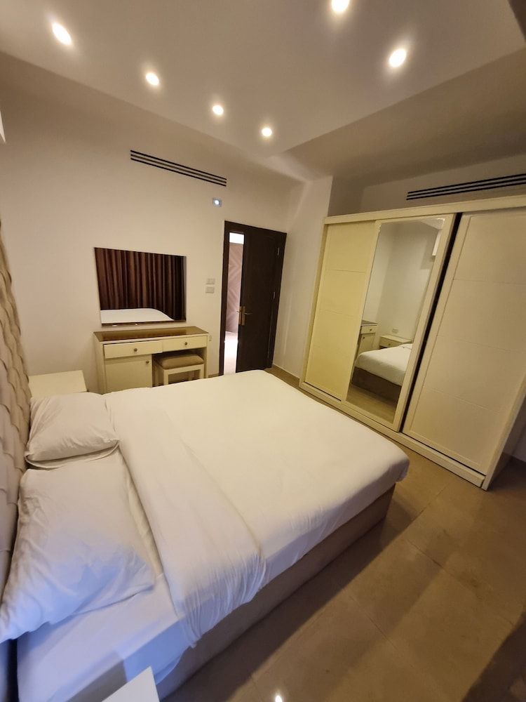 Luxurious Amman Apartment With Private Pool and Modern Amenities Apartment, 1 Bedroom, Accessible, Smoking 4