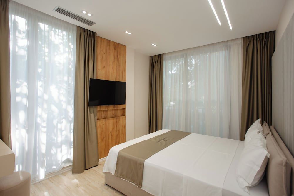 DownTown Hotel Double Room, City View 2