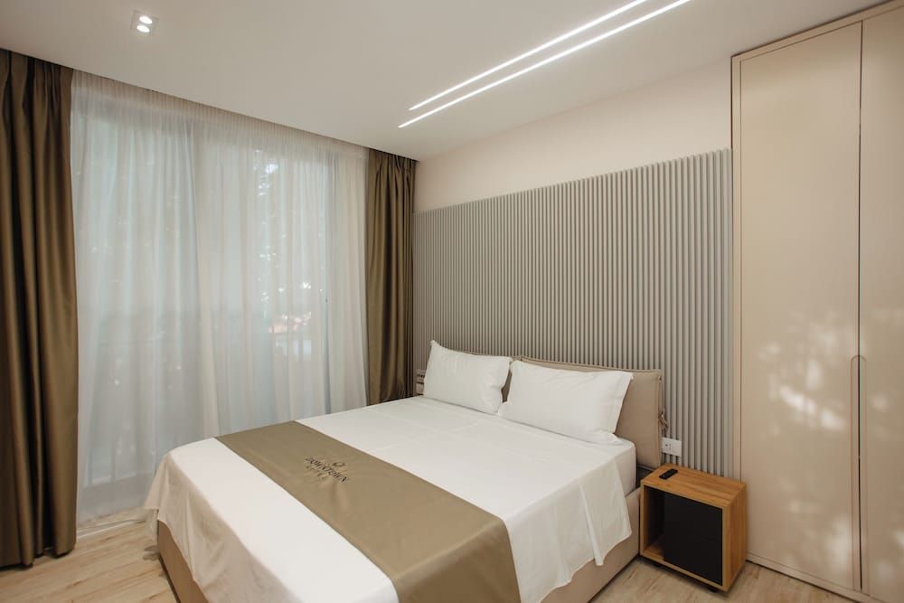 DownTown Hotel Double Room, City View 3