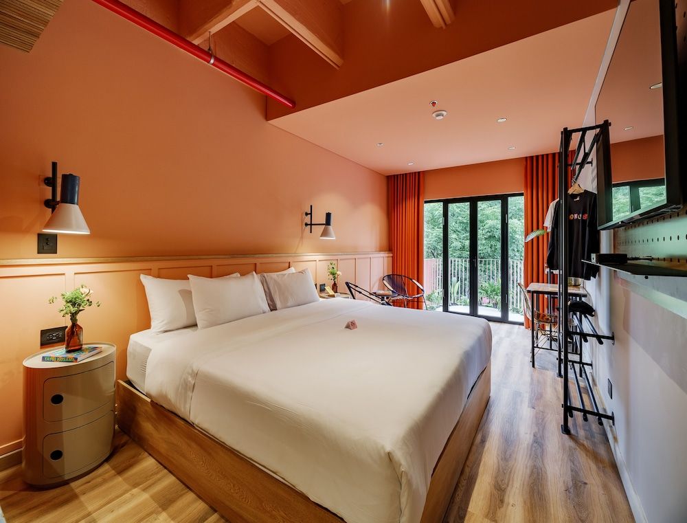 The Somos Bold Hotel Superior Double Room, 1 King Bed, Balcony 5