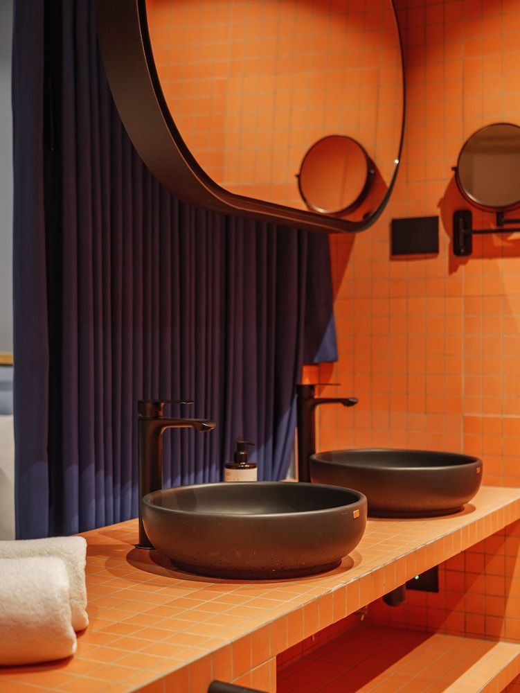 The Somos Bold Hotel Junior Double Room, 1 King Bed, Hot Tub 4