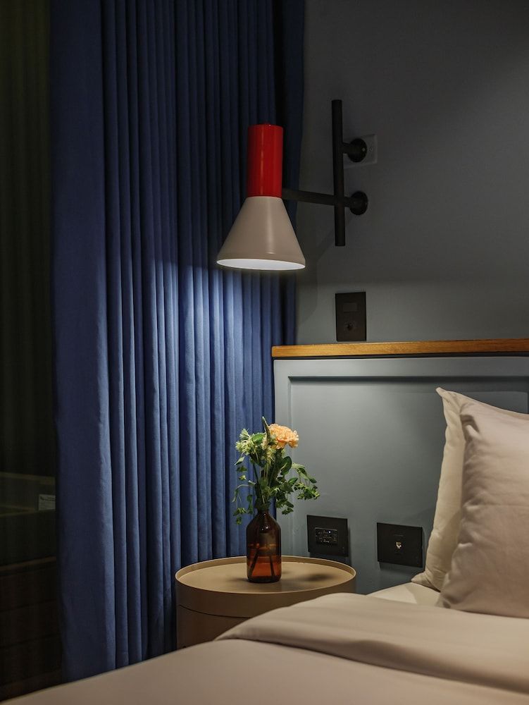 The Somos Bold Hotel Junior Double Room, 1 King Bed, Hot Tub 6