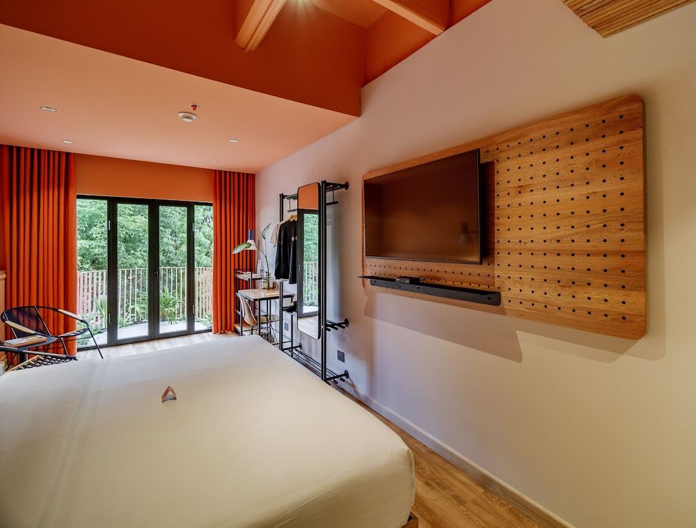 The Somos Bold Hotel Superior Double Room, 1 King Bed, Balcony 16