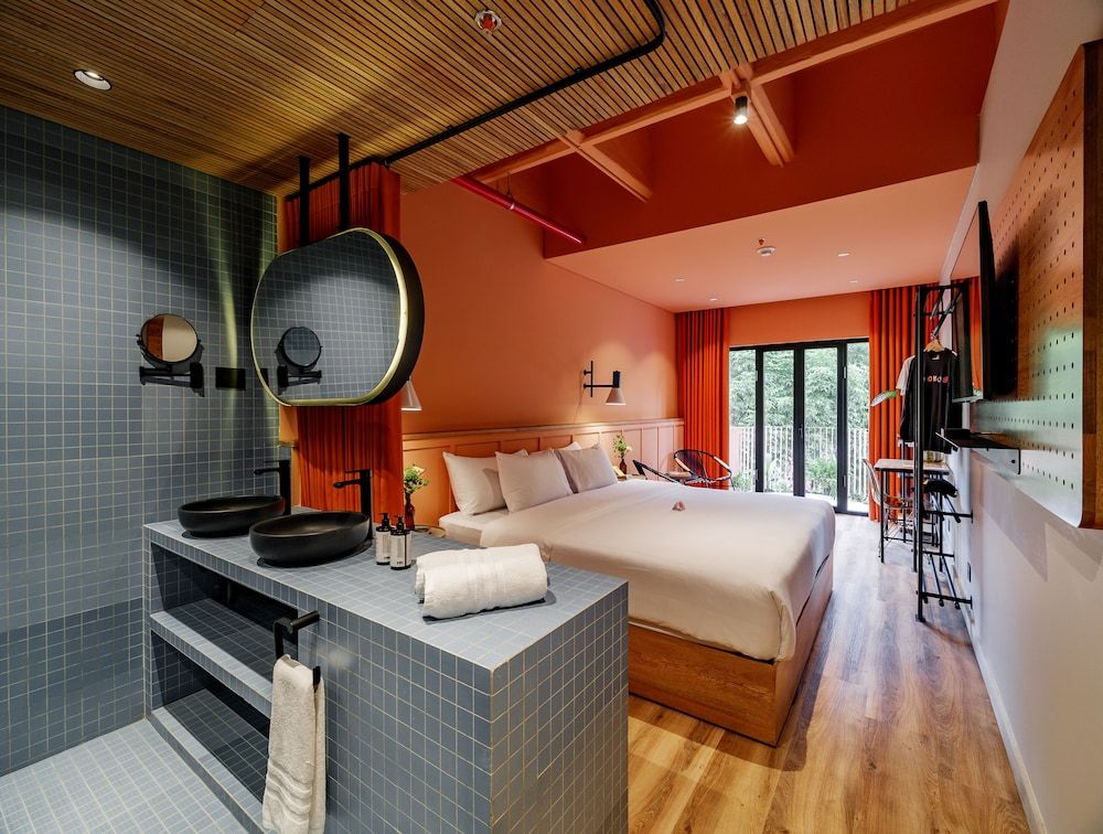 The Somos Bold Hotel Superior Double Room, 1 King Bed, Balcony 9