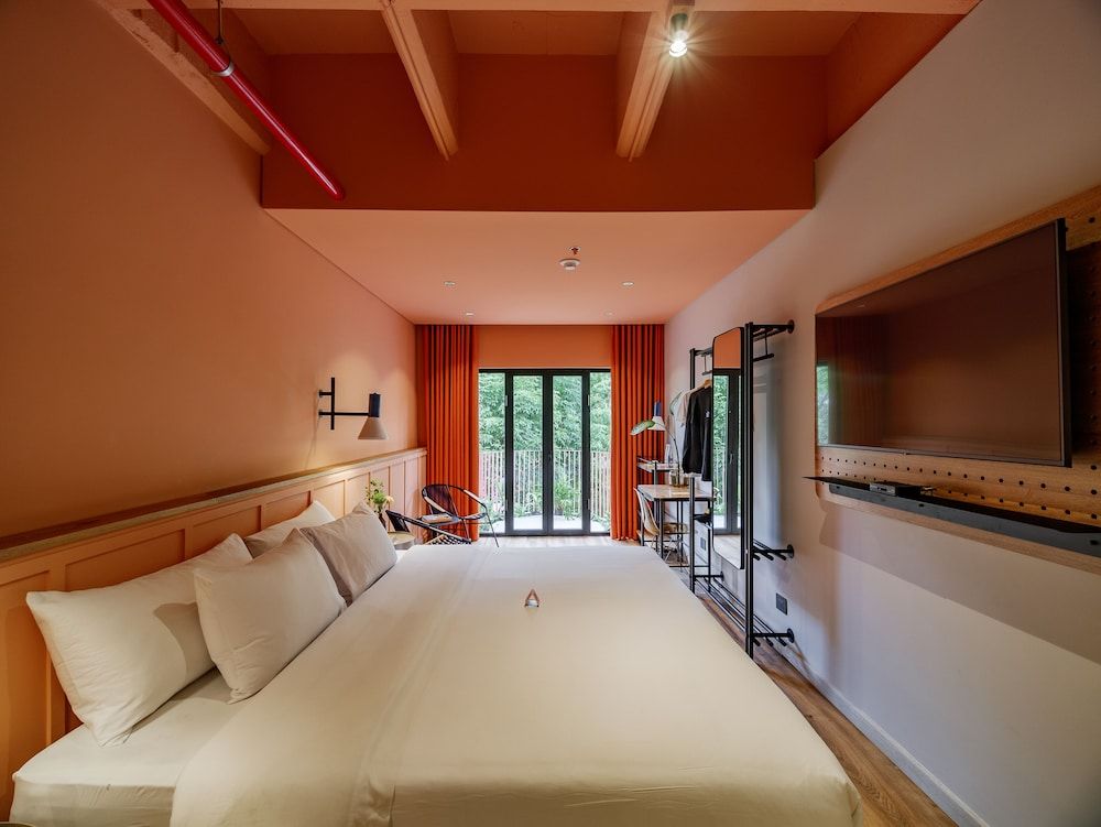 The Somos Bold Hotel Superior Double Room, 1 King Bed, Balcony 3