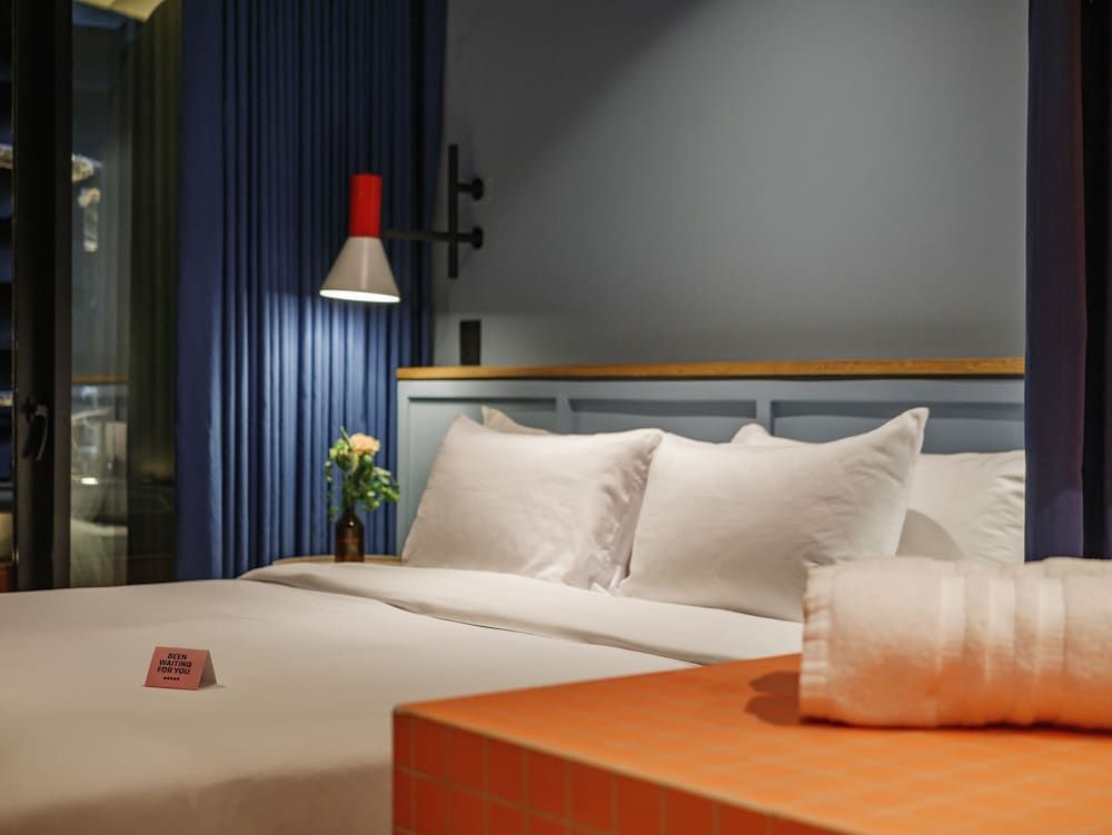 The Somos Bold Hotel Junior Double Room, 1 King Bed, Hot Tub 2