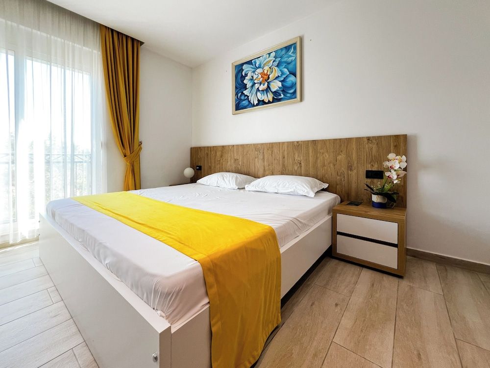 Jata Hotel Deluxe Double Room, Partial Lake View 13