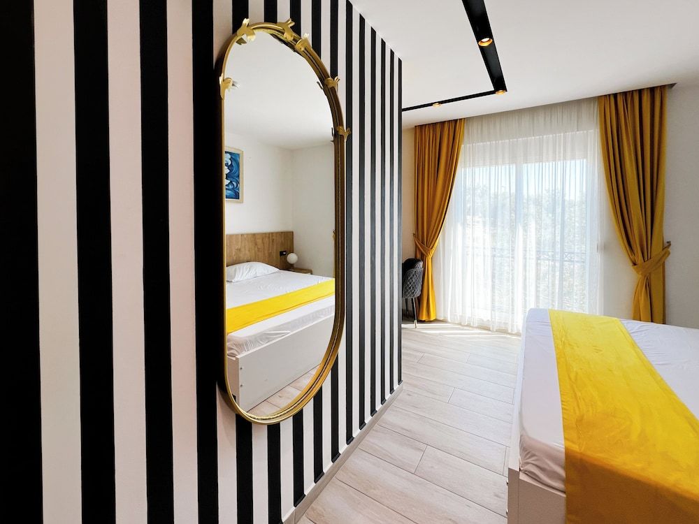 Jata Hotel Deluxe Double Room, Partial Lake View 21