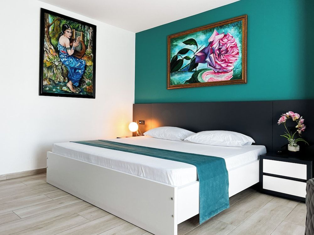 Jata Hotel Deluxe Double Room, Partial Lake View 9