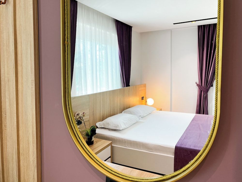 Jata Hotel Deluxe Double Room, Partial Lake View 5