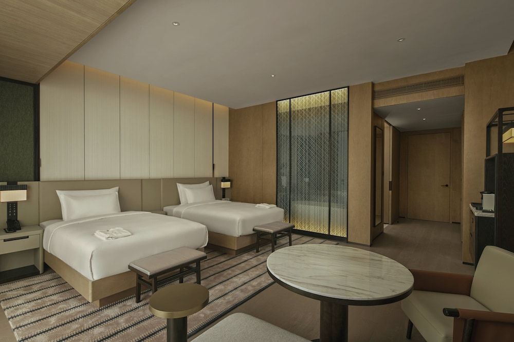 Surya Hotel Shanghai New Hongqiao Center Luxury Twin Room, 2 Double Beds, Non Smoking, City View 2