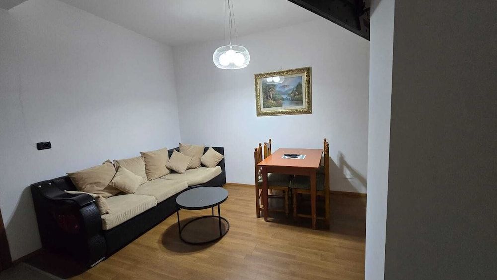 Tirent Apartment-Cozy 2-Bedroom Stay in Don Bosko