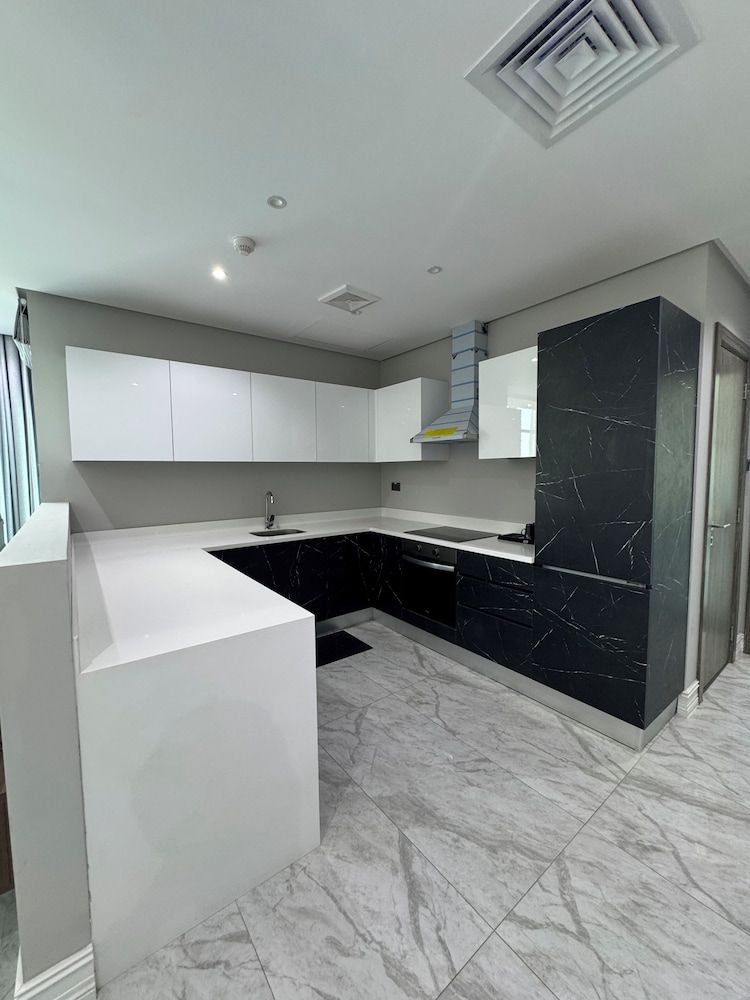 Al Safwa Two Deluxe Apartment, Balcony, Sea View 2