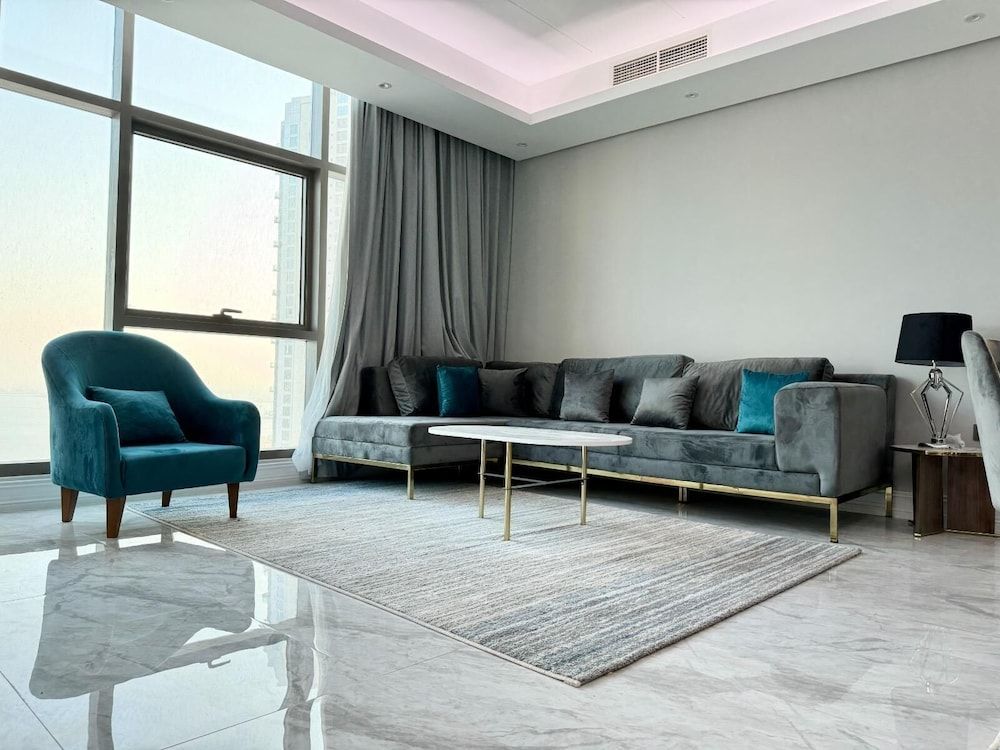 Al Safwa Two Deluxe Apartment, Balcony, Sea View 4