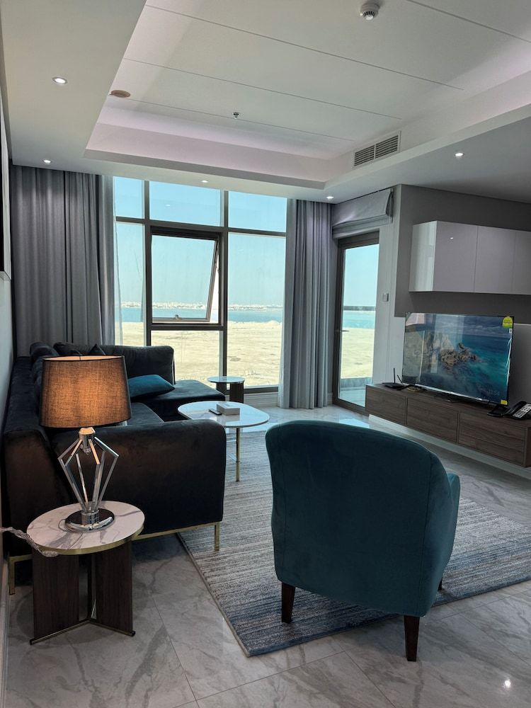 Al Safwa Two Deluxe Apartment, Balcony, Sea View 5