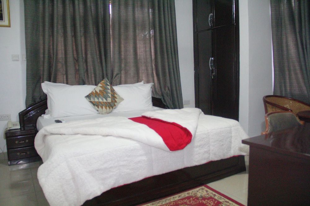 Gold Plus Hotel Ghana Standard Room, 1 Double Bed, Accessible, Private Bathroom 9