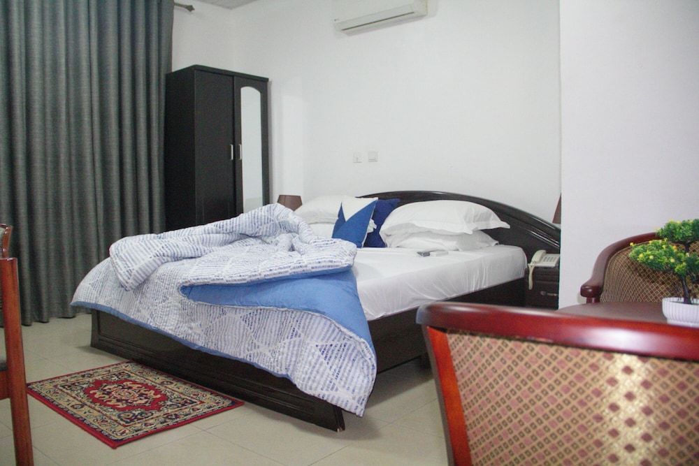 Gold Plus Hotel Ghana Standard Room, 1 Double Bed, Accessible, Private Bathroom 4