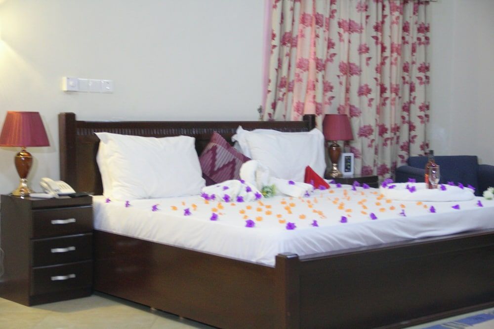 Gold Plus Hotel Ghana Premium Room, 1 King Bed, Accessible, Private Bathroom 7