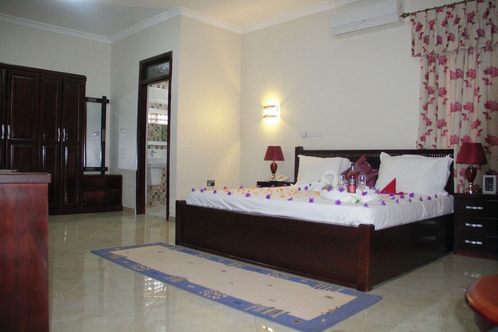 Gold Plus Hotel Ghana Premium Room, 1 King Bed, Accessible, Private Bathroom 5