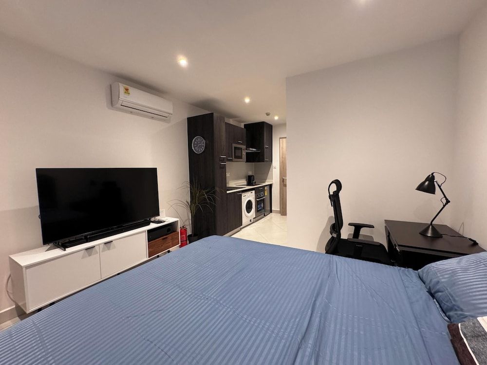 Loxwood Abode Deluxe Studio, Balcony, City View 6