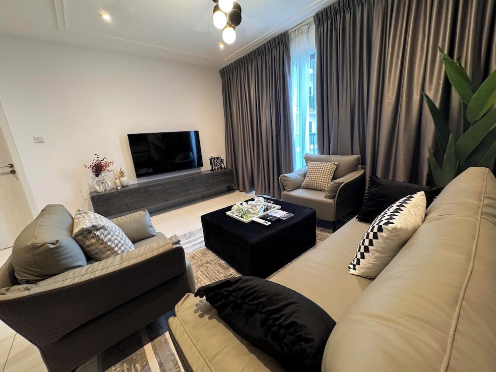 Loxwood Abode Deluxe Apartment, City View 3