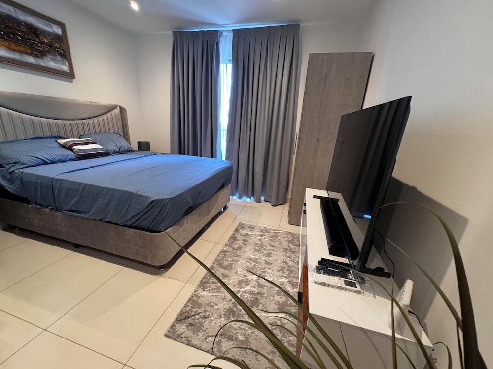 Loxwood Abode Deluxe Studio, Balcony, City View 7